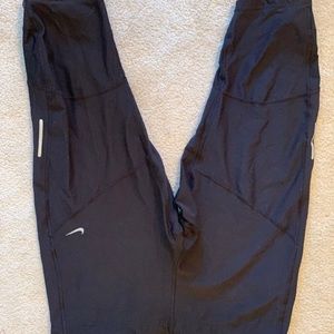 Nike Pants - Cropped Nike Dri-fit leggings Nike Pants - Cropped Nike Dri-fit leggings